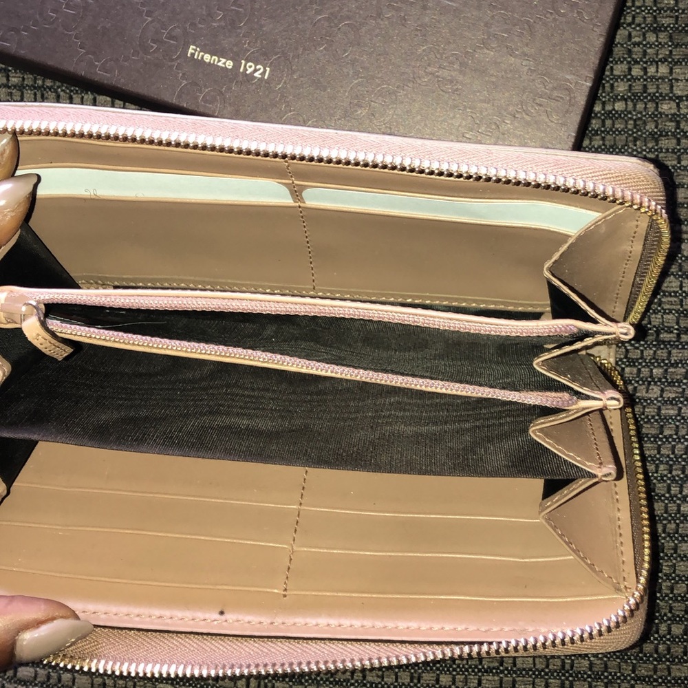 Gucci Camel GG Imprime Patent Leather Zip Wallet - Picture 3 of 8